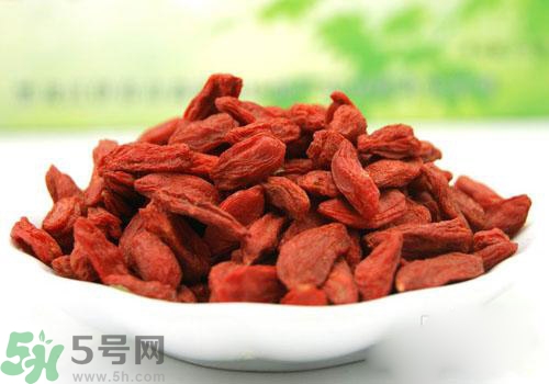 枸杞放久了變濕了可以吃嗎？枸杞放久了變黏了可以吃嗎？