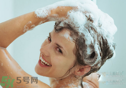 夏天一天洗幾次澡比較好？夏天一天洗幾次澡比較養(yǎng)生？
