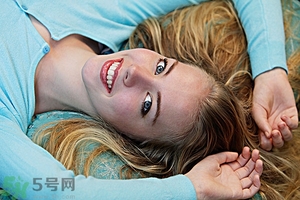 15歲女生接吻會懷孕嗎？女生和男生舌吻會懷孕嗎？