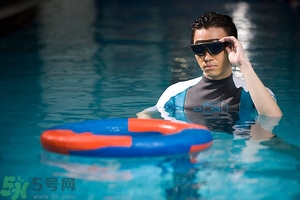 不會游泳可以浮潛嗎？浮潛需要會游泳么？