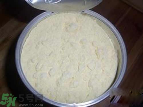 奶粉結(jié)塊是怎么回事？奶粉結(jié)塊可以吃嗎？