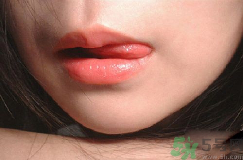 夏季嘴唇干燥怎么辦？夏季嘴唇解決方法