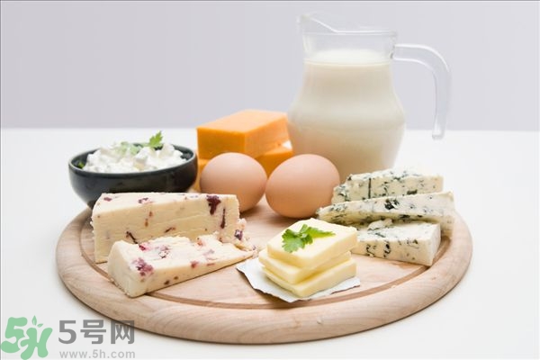 一天喝多少牛奶最好？牛奶一天喝多少合適？
