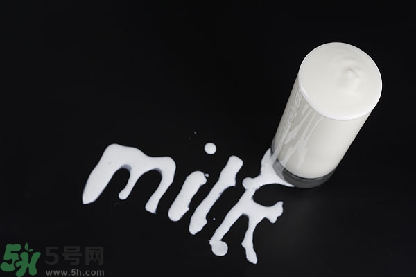 一天喝多少牛奶最好？牛奶一天喝多少合適？