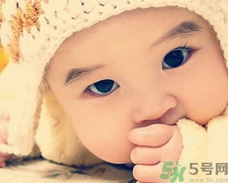 小孩指甲發(fā)白是怎么回事？小孩指甲發(fā)白怎么辦？