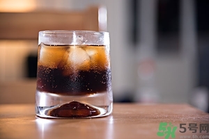可樂第二天還可以喝嗎？隔夜的碳酸飲料可以喝嗎？
