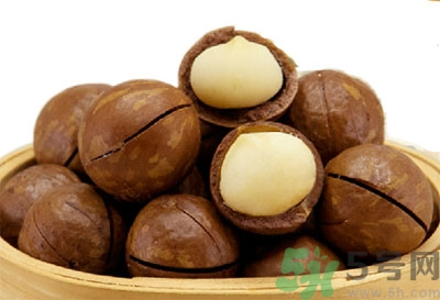 夏威夷果肉黏殼怎么辦？夏威夷果能放多久？