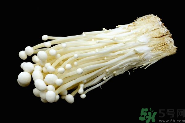 金針菇發(fā)霉了能吃嗎？金針菇長白毛還能吃嗎？