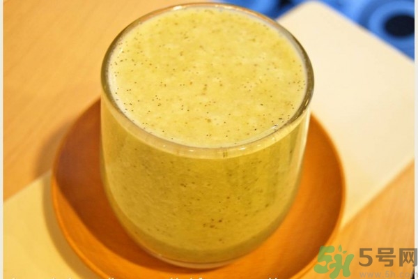 香瓜里面有紅點能吃嗎？香瓜瓤里面有紅點還能吃嗎？