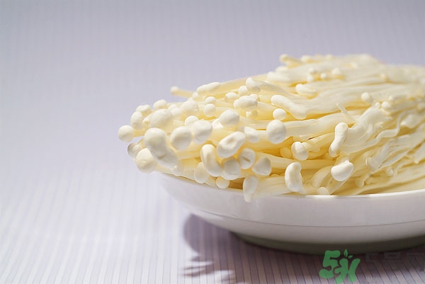 金針菇發(fā)霉了能吃嗎？金針菇長白毛還能吃嗎？