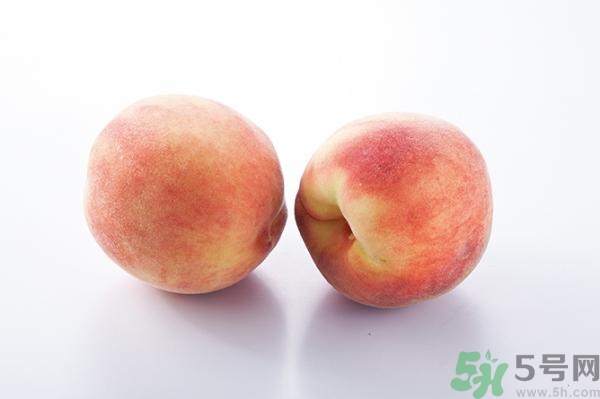 變軟的桃子能吃嗎？桃子軟了還能吃嗎？