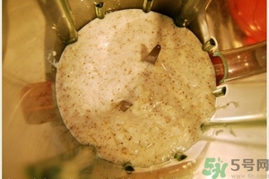 香瓜里面有紅點能吃嗎？香瓜瓤里面有紅點還能吃嗎？