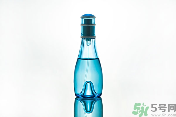 香水過敏了怎么辦？噴香水對(duì)身體有害嗎？