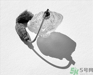 香水過(guò)敏了怎么辦？噴香水對(duì)身體有害嗎？