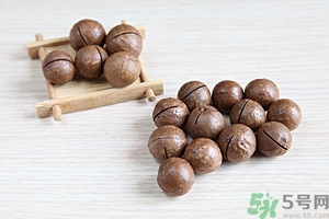 夏威夷果發(fā)黃好不好？夏威夷果這么硬怎么吃？