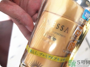 安耐曬為什么那么??？安耐曬是水狀液體的嗎？