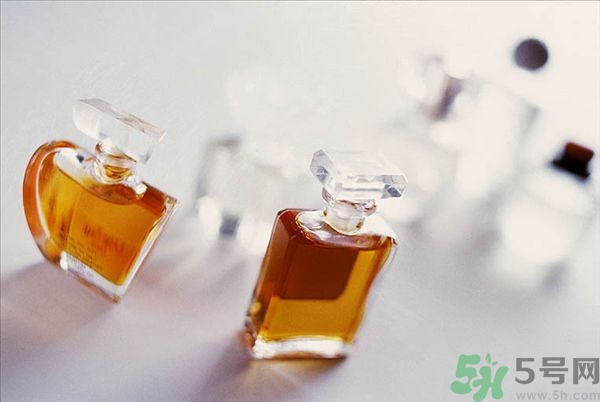 香水噴到臉上去了怎么辦？怎么噴香水才是正確的？