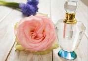 香水噴到嘴巴里怎么辦？香水噴到眼睛里怎么辦？