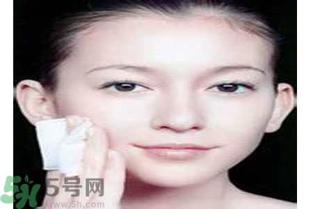 夏季臉上出油怎么回事？夏季臉上出油怎么辦？