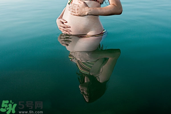 懷孕能浮潛嗎？備孕可以游泳嗎？有影響嗎？