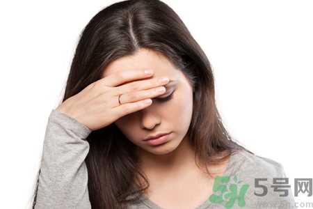 女人濕氣重的癥狀有哪些？女人濕氣重有什么表現(xiàn)？