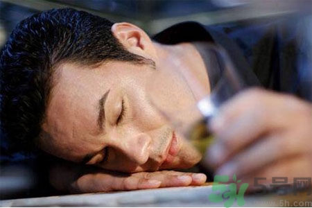 男人濕氣重的表現(xiàn)有哪些？男人去除濕氣的方法有哪些？