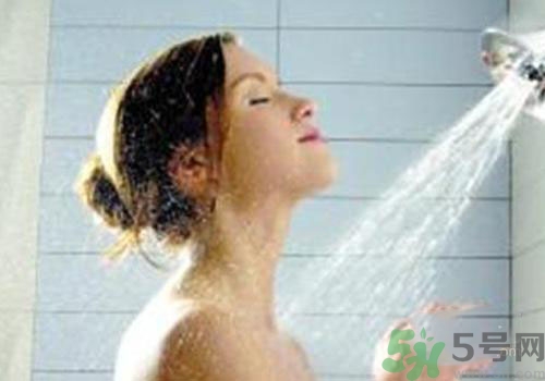 冷水洗澡好還是熱水洗澡好？冷水洗澡好不好？