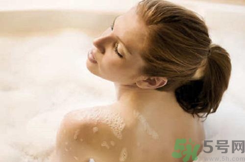 冷水洗澡好還是熱水洗澡好？冷水洗澡好不好？