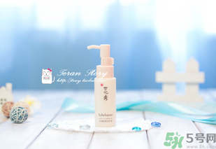 卸妝油好用還是卸妝水好用？卸妝油和卸妝水哪個好？
