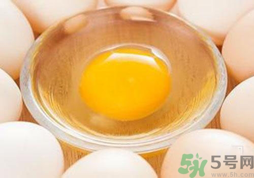 蛋黃和蛋白哪個更有營養(yǎng)？吃蛋黃有什么好處？