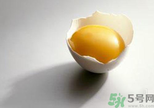 蛋黃和蛋白哪個更有營養(yǎng)？吃蛋黃有什么好處？