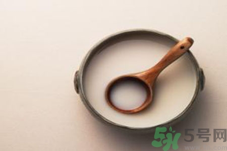 米酒長(zhǎng)白毛是什么原因？米酒長(zhǎng)白毛還能吃嗎？