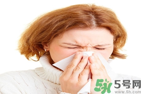 怎么樣用生理鹽水清洗鼻腔？用生理鹽水清理鼻腔的方法？
