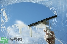擦玻璃小竅門(mén)方法是什么？擦玻璃的小竅門(mén)有哪些？
