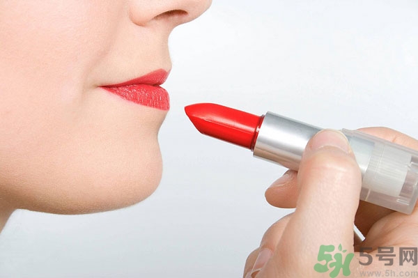 唇色淺用什么顏色的口紅？涂什么顏色的口紅最自然？