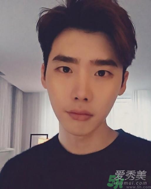 李鐘碩發(fā)型是什么？姜哲發(fā)型是什么？