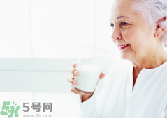 老年人骨質(zhì)疏松吃什么好？骨質(zhì)疏松應(yīng)該如何預(yù)防？