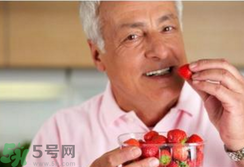 老年人骨質(zhì)疏松吃什么好？骨質(zhì)疏松應(yīng)該如何預(yù)防？