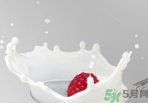 有機奶粉和配方奶粉有什么區(qū)別？有機奶粉和配方奶粉哪個好？