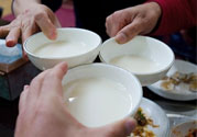喝糯米酒能豐胸嗎？喝米酒能護(hù)膚嗎？