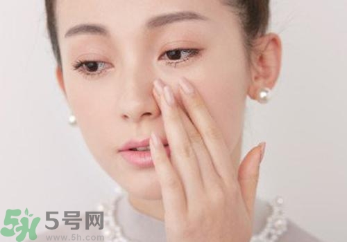 cc霜和粉底液的區(qū)別 cc霜和粉底液哪個先用？