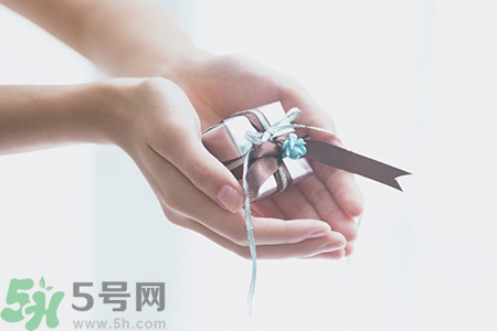 七夕和老婆怎么過？七夕送老婆什么禮物？