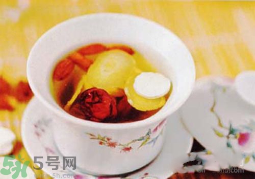 秋天嘴唇干燥怎么辦？秋天嘴唇干燥吃什么？