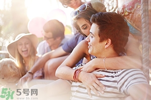 女生喜歡成熟的男生嗎？女生喜歡成熟穩(wěn)重的類(lèi)型嗎？