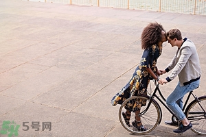 女生喜歡成熟的男生嗎？女生喜歡成熟穩(wěn)重的類(lèi)型嗎？