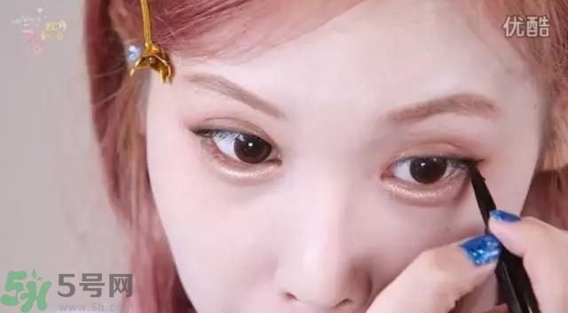 戴眼鏡怎么化妝？眼鏡妝怎么畫