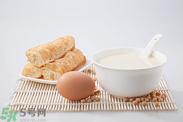 豆奶粉結(jié)塊還能喝嗎？豆奶粉分層還能喝嗎？