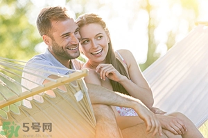 女生喜歡成熟的男生嗎？女生喜歡成熟穩(wěn)重的類(lèi)型嗎？