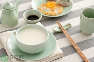 豆奶粉結(jié)塊還能喝嗎？豆奶粉分層還能喝嗎？