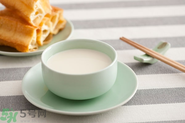 豆奶粉結(jié)塊還能喝嗎？豆奶粉分層還能喝嗎？